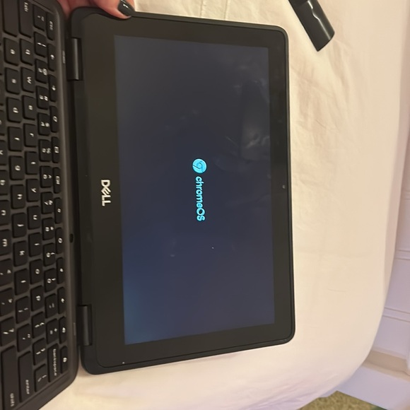 DELL touch screen Chromebook 3100 2 in 1 - Picture 2 of 3